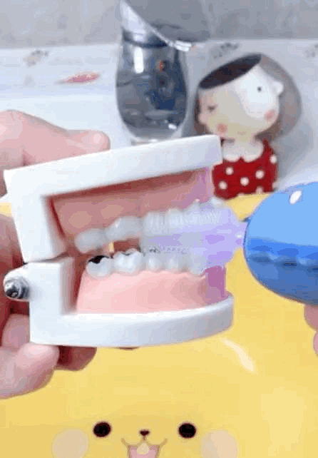 FluffyBrush - Die Kuschelweiche Zahnbürste 🧸